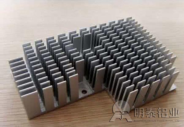 1100草莓在线观看用於散熱片